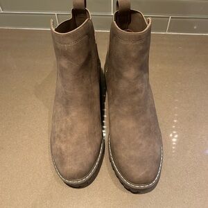 Women’s Brown Chelsea Boots